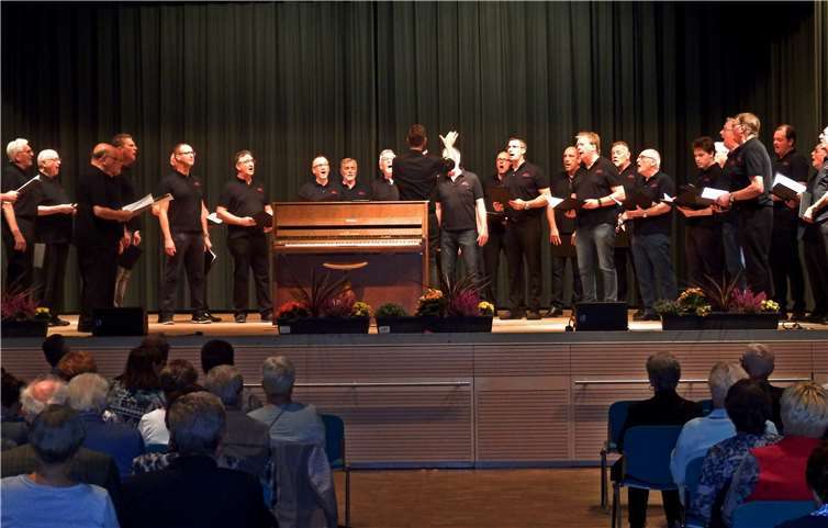 Der MGV Polch bei seinem Auftritt anlässlich des Konzertes zum 70-jährigen Bestehen des Kreis-Chorverband Mayen e.V. im September 2019. Wann kann wieder ein derartiges Bild gesehen werden: Ein voller Saal mit aufmerksamem Publikum und engagierten Sänger/Innen auf der Bühne?Foto: privat