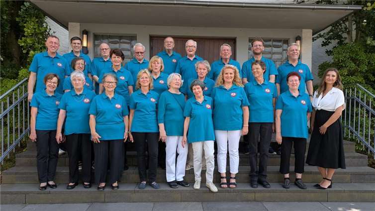 Der MGV Stromberg zusammen mit der Chorleiterin Ana Weinberger. Foto: privat