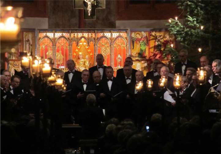 Der MGV intonierte bekannte Weihnachtslieder.