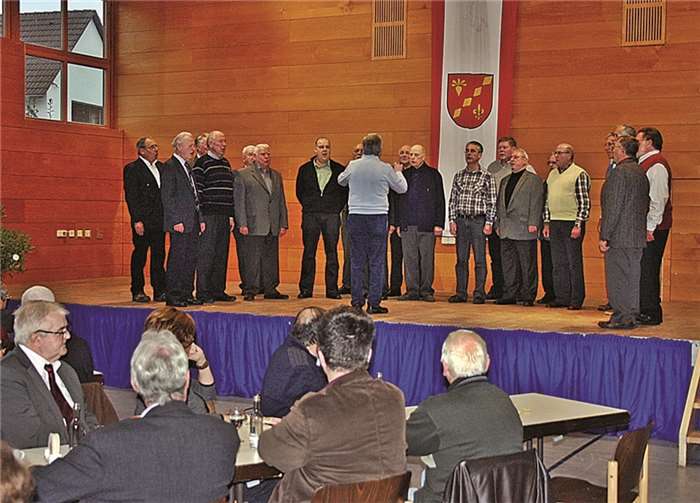 Der MGV unterhielt die Senioren mit einigen Liedstücken. -RÜ-