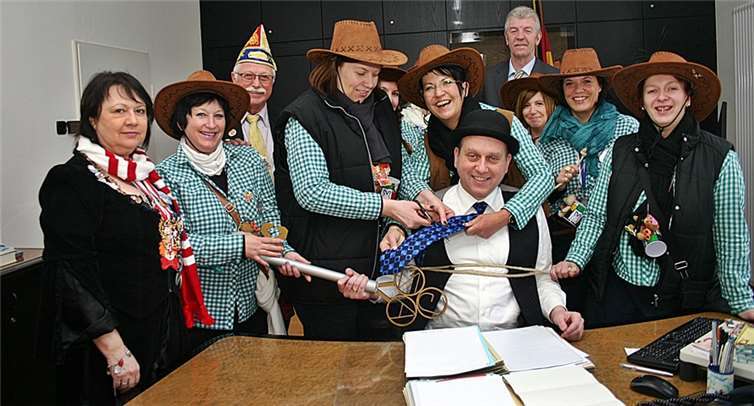 Der Machtwechsel ist vollzogen, die Obrigkeit hat ihre Macht verloren.Rü