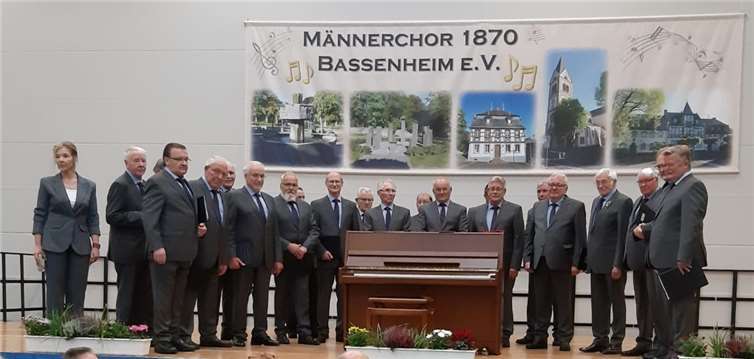 Der Männerchor 1870 Bassenheim im neuen Outfit.Fotos: privat