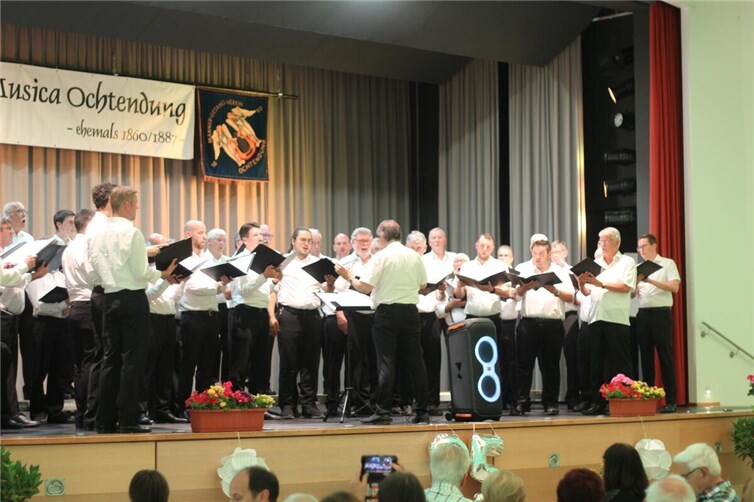 Der Männerchor Harmonie Lindenholzhausen bot Chormusik auf höchstem Niveau.