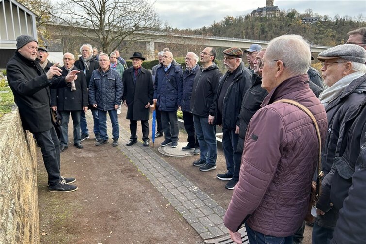Der Männerchor Lahnstein sorgte mit dem Terra Columbus Quintett für einen würdigen musikalischen Rahmen des Volkstrauertags.
