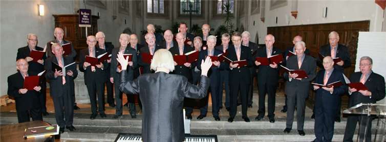 Der Männerchor Liederkranz eröffnete das Programm.