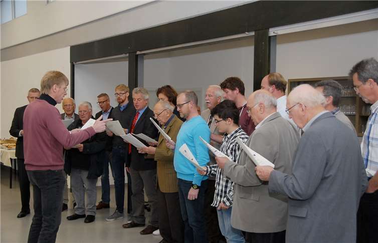 Der Männerchor der evangelisch-freikirchlichen Gemeinde Raubach hatte Lieder für die Senioren einstudiert und brachte sie im Verlauf des Nachmittags zu Gehör.
