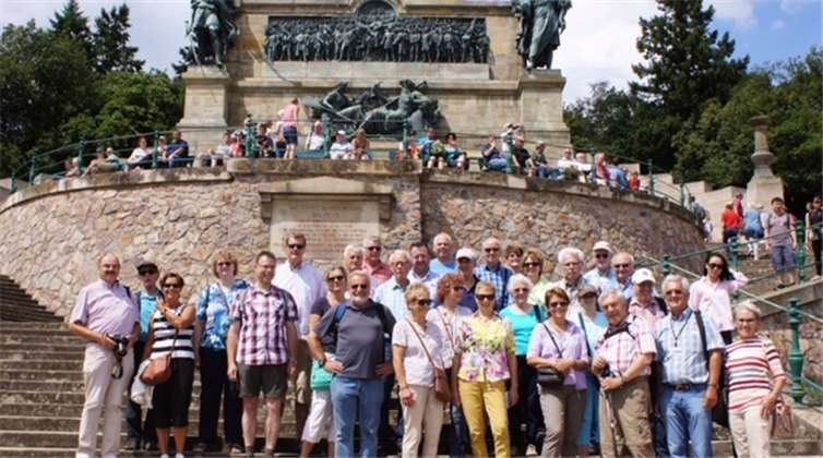 Der Männerchor freute sich in Rüdesheim über nette Begleitung und tolles Wetter. privat