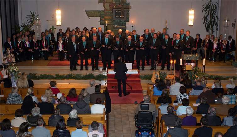 Der Männerchor sang Kumbayah my Lord. -WT-