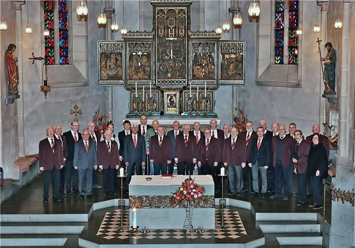 Der Männergesangverein in der Pfarrkirche von Adenau. Foto: Werner Dreschers