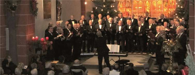 Der Männergesangverein sorgte wieder einmal für eine stimmungsvolle Atmosphäre in der Abteikirche. PS