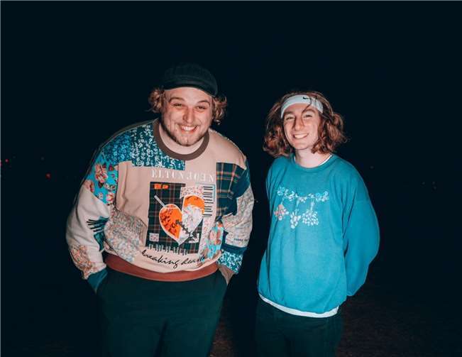 Der Mai endet mit Mael und Jonas und der Support-Band „Juno17“.