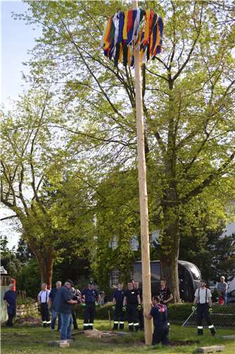 Der Maibaum steht.
