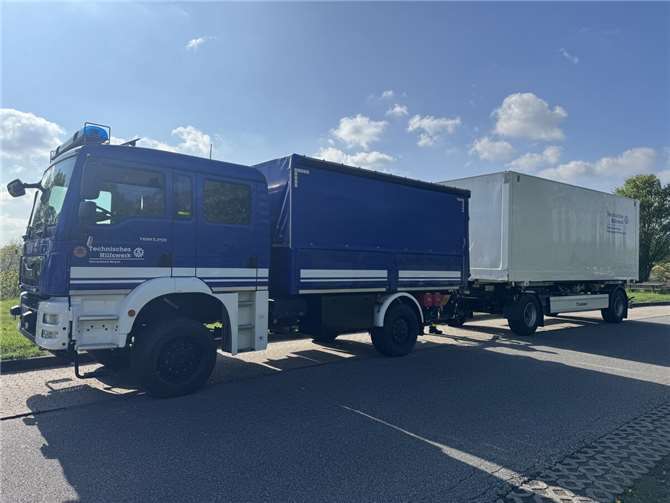 THW Mayen verstärkt Ausrüstung mit moderner Wechselbrücke  Der Mannschaftslastwagen mit der Wechselbrücke. Foto: Yves Brück/THW Mayen