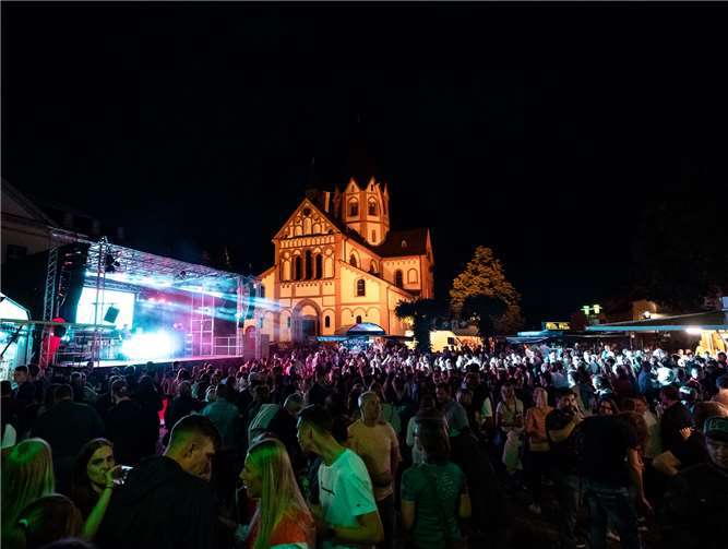 Der Marktplatz war bis in den späten Abend gut besucht.