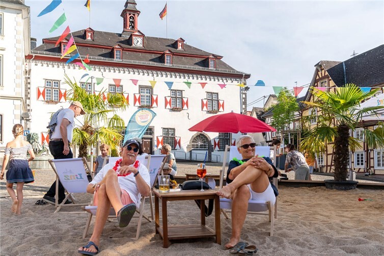 Der Marktplatz wird zum Ort der Begegnung.
