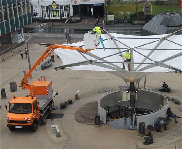 Der Marktschirm wurde gereinigt.Quelle: Stadt Montabaur