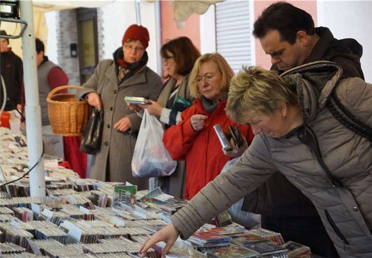 Der Marktstand mit den CDs war den ganzen Tag besonders umlagert.