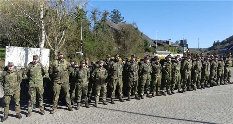 Der Marsch führte unter dem Kommando von Major Daniel Weigold vom Sportplatz in Treis-Karden über Pommern und Klotten bis nach Cochem.