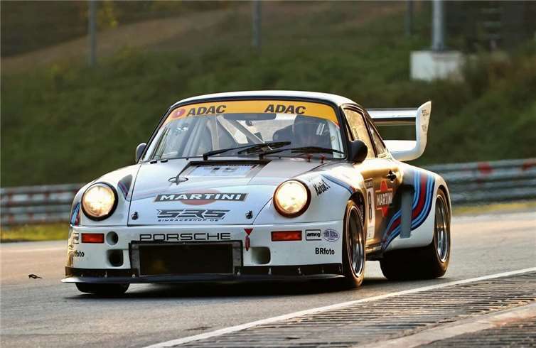 Der Martini Porsche 911 Carrera RSR mit André Kunkel und Michael Funke auf dem Weg zum Gesamtsieg in Spa-Francorchamps. Foto: Marc Boels