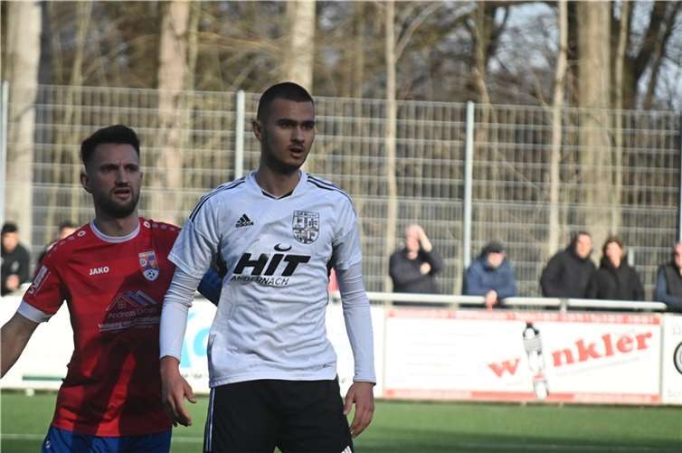 Eine Zwei-Tore-Führung reichte nicht aus  Der Mayener Neuzugang Martin Grachki (rechts) hatte in Metternich nicht seinen besten Tag erwischt.  Foto: SK