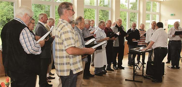Der Meckenheimer Sängerkreis feierte sein 94. Stiftungsfest in der Schützenhalle. Dazu gehört ein musikalischer Auftritt der Chorgemeinschaft zusammen mit dem Gesangverein „Liederkranz“ aus Bonn-Lengsdorf.STEIN