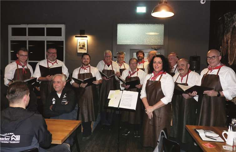 Der Mendiger Brauerchor unter der Leitung von Anita Reuter gab bekannte Bierlieder zum besten.