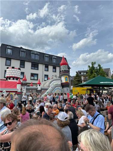 Der Mendiger Marktplatz war die perfekte Familientag-Meile. Die Resonanz war phänomenal.