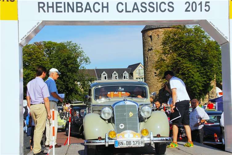 Der Mercedes 170 DS, Baujahr 1952, wurde als erstes Fahrzeug auch die Rallye-Strecke geschickt.