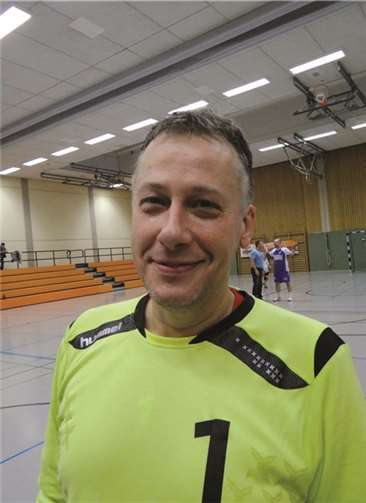 Der Merler Torhüter Andreas Messerschmid wurde zu Beginn der Partie verabschiedet. privat