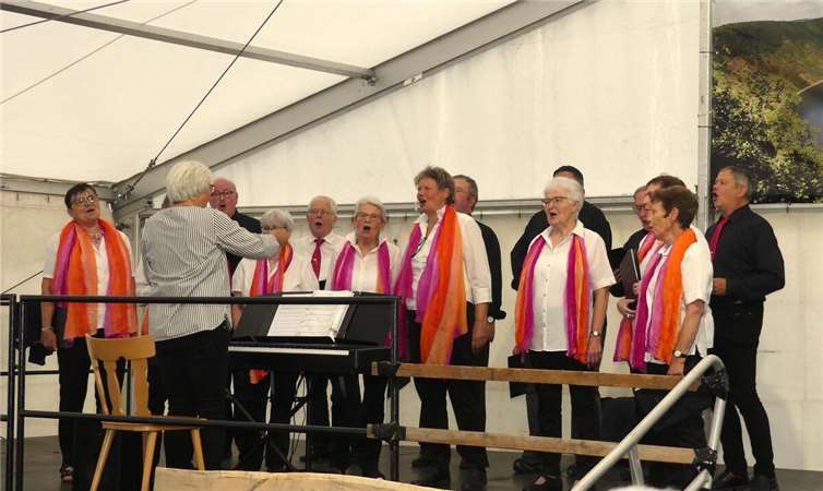 Der Mesenicher Gesangverein unter der Leitung von Inge Lönartz, sorgte heuer für den musikalischen Festauftakt.
