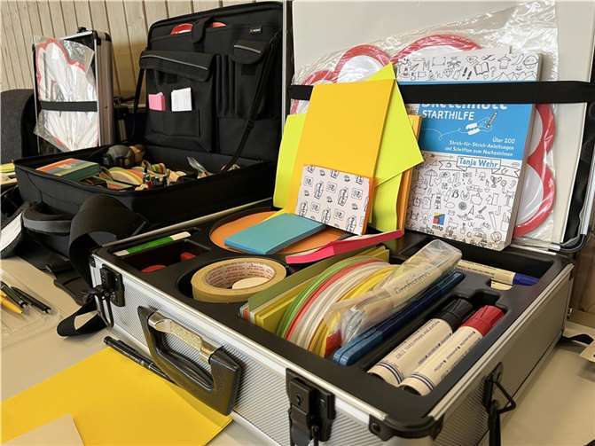 Der Methodenkoffer der Zukunftswerkstatt.Foto: Bischöfliche Pressestelle Trier