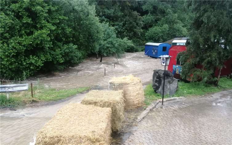 Der Mimbach trat über die Ufer.