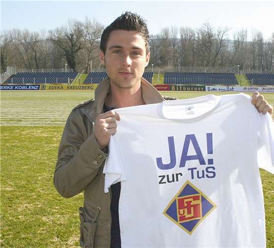 Der Mittelfeldspieler Johannes Göderz hat seine Vertrag bei der TuS verlängertTuS Koblenz