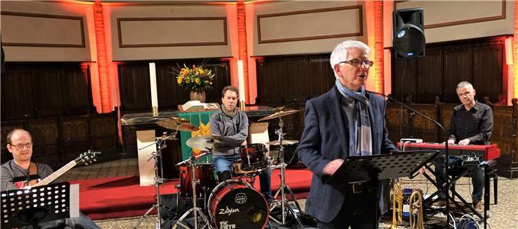 Der Moderator des Abends Werner Zupp äußerte Gedanken um Mitternacht zum Lied von Mathias Claudius „Der Mond ist aufgegangen...“ und das Jazzquartett Forsonics war schließlich der letzte TopAct eines wunderbaren Abends.