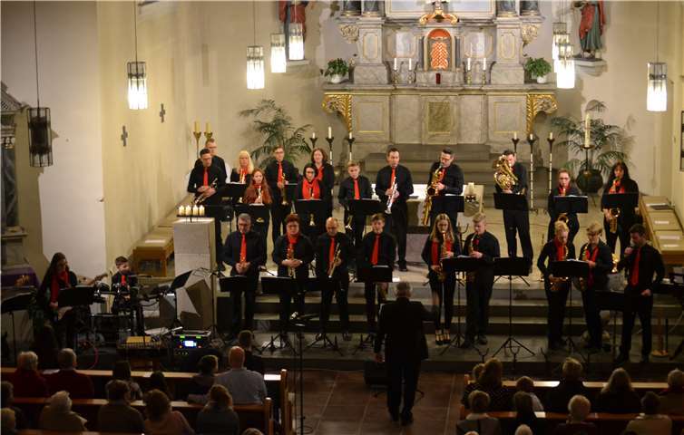 Der Moderne Fanfarenzug Irlich spielte in der voll besetzten Pfarrkirche St. Peter und Paul.Foto: MFZ Irlich