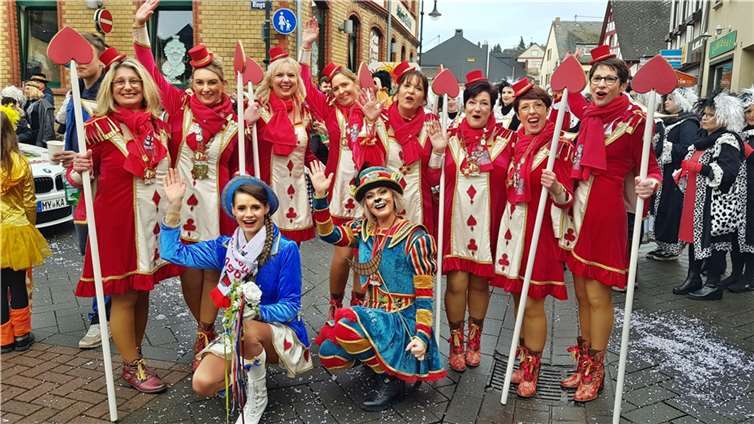 Der Möhnenumzug in Mülheim-Kärlich findet wieder an Schwerdonnerstag statt. Fotos: Archiv/KH