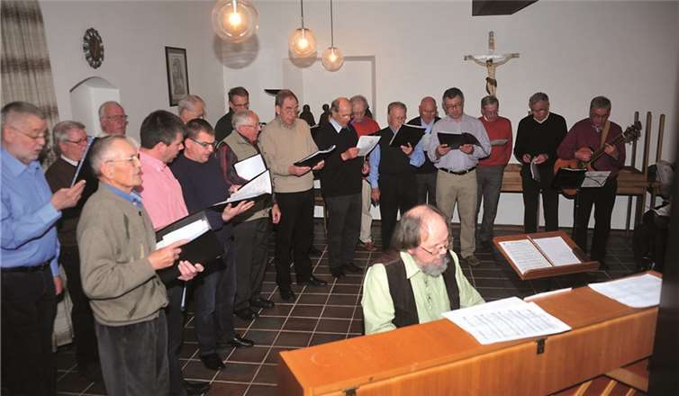 Der Monat Mai wurde durch den Männergesangverein "Eintracht" Bad Bodendorf 1919 e.V. begrüßt. RÜ