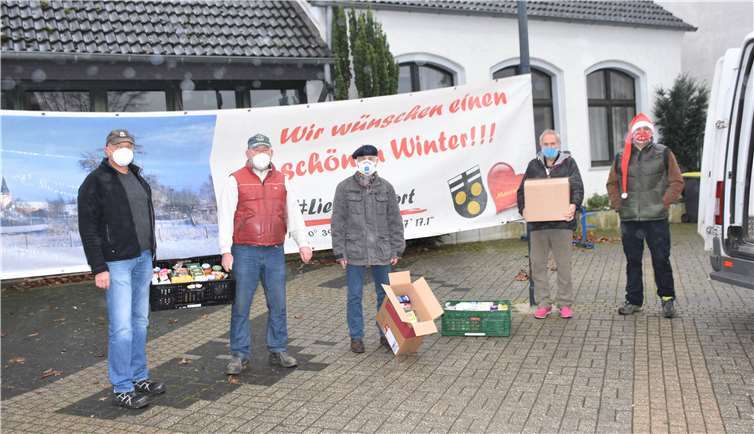Der Morenhovener Ortsausschuss sammelte in diesem Jahr über eine Tonne Lebensmittel für die Swisttaler Tafel.Foto: EICH