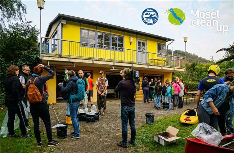 Der MoselCleanUp 2020, der von Presse und Fernsehen interessiert begleitet wurde. Copyright: Mathijs Langkemper/WSC