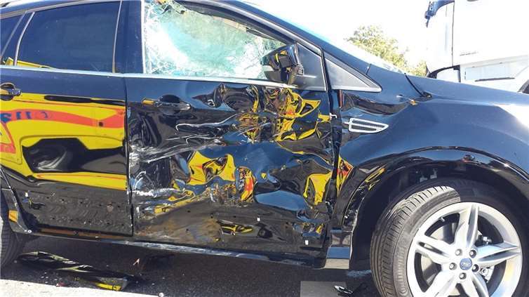 Der Motorradfahrer war frontal mit dem Auto des 58-Jährigen zusammengeprallt.