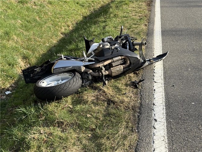 Der Motorradunfall geschah ohne Einwirkung eines anderen Verkehrsteilnehmers.