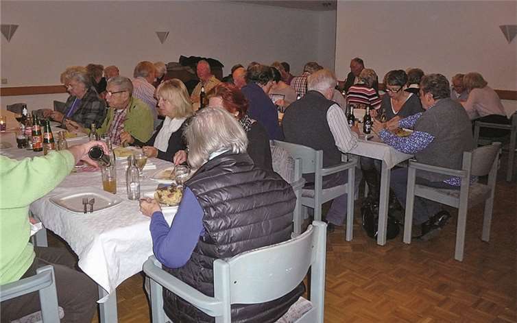 Der Mundartkreis Sinzig hatte wie in jedem Jahr am Martinstag zum Döppches-Koche-Essen eingeladen. privat