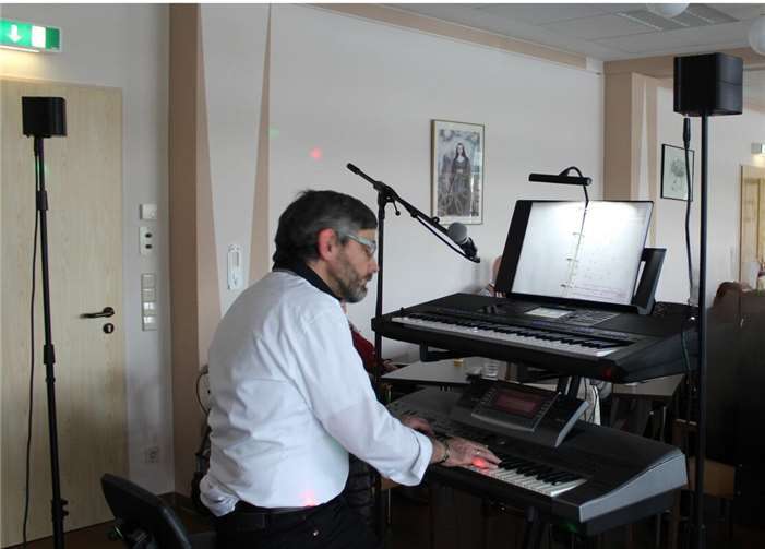 Der Musikant Peter Speich sorgt auch bei der. „Breisiger TanZZeiT“ immer für die passende Stimmung. Foto: Kulturverein BREISIG.live (Michael Lüdtke)