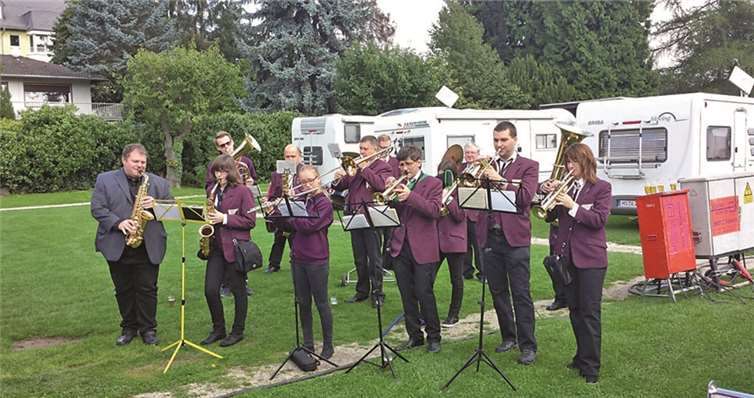 Der Musikclub Fidelio bei seiner musikalischen Darbietung im Kurpark. privat