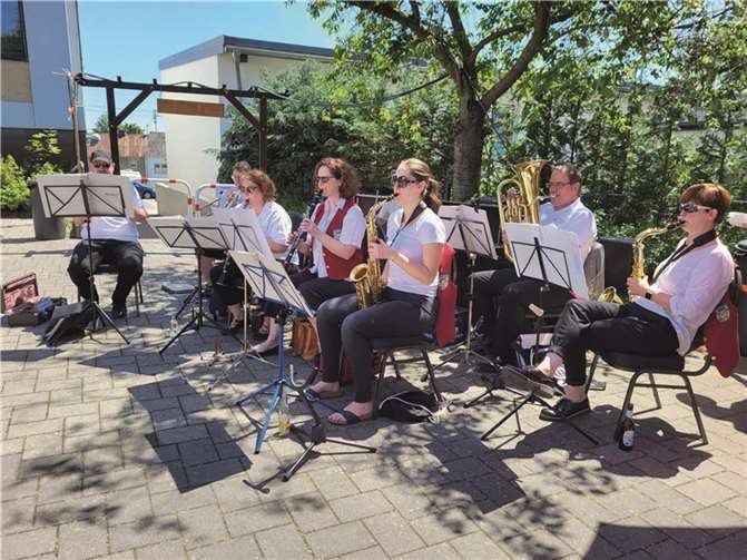 Der Musikverein Bell sorgte unter der Leitung von German Heuft für gute Laune.