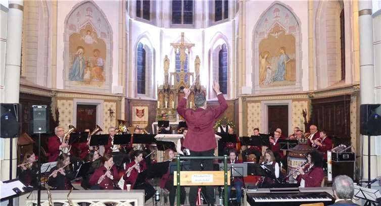 Der Musikverein Brohl brillierte beim Benefiz-Konzert unter der Leitung von Walter Gilles als Orchester. Foto: TE