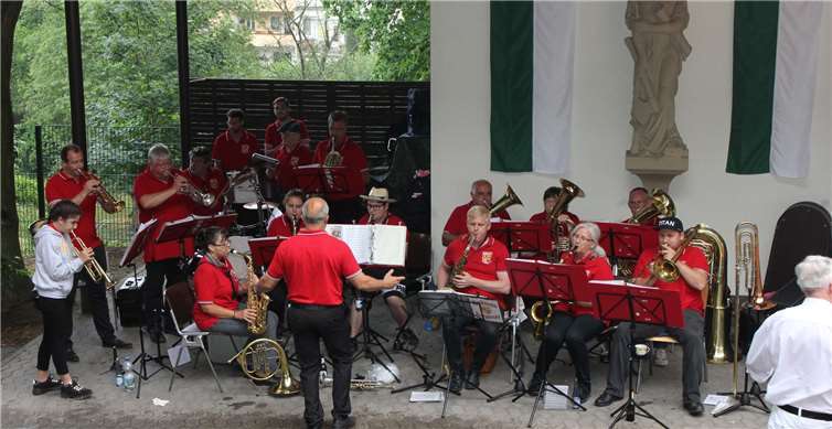 Der Musikverein Burgbrohl musizierte während des Königsschießens der St. Matthias Schützenbruderschaft Brohl auf dem Schützenplatz in der Mühlwiese.