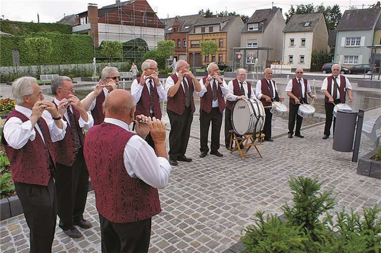 Der Musikverein Frei-Weg Mülheim umrahmte den Festakt zur offiziellen Einweihung des Platzes.GH
