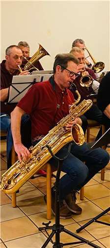 Der Musikverein Harmonie Urmitz Bahnhof lädt auch in diesem Jahr zu seinem traditionellen, gemütlichen Adventsabend unter der Kirche in Urmitz Bahnhof ein. Foto: privat