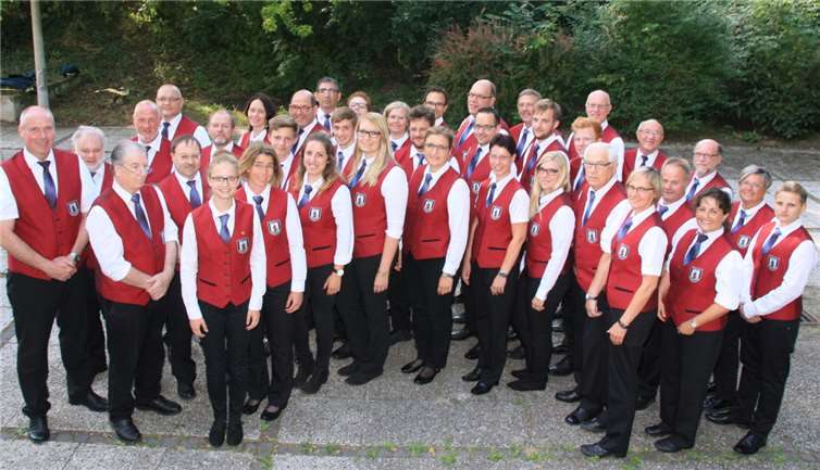 Der Musikverein Heimbach-Weis spielt auf.Foto: privat